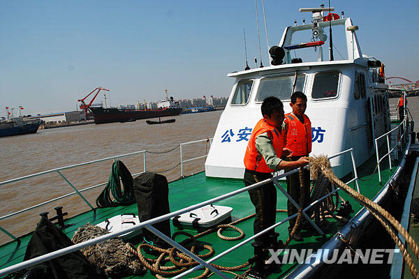 One person was confirmed dead and eight others remained missing after their fishing boat collided with a ship and sank near the Yangtze River estuary in Shanghai early Monday, maritime authorities confirmed. 