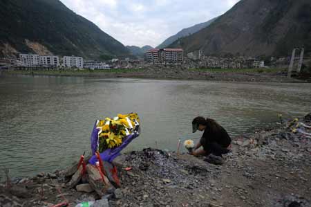 A mother mourns for her child who was killed in last year's May 12 earthquake in Beichuan, a hardest-hit area in the disaster, in southwest China's Sichuan Province, on May 10, 2009. Parents who lost their children came back to Beichuan as the first anniversary of the disaster approaches. [Jiang Hongjing/Xinhua]