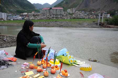 A mother mourns for her child who was only 67 days old when killed in last year's May 12 earthquake in Beichuan, the hardest-hit area in the disaster, in southwest China's Sichuan Province, on May 10, 2009. Parents who lost their children came back to Beichuan as the first anniversary of the disaster approaches. [Jiang Hongjing/Xinhua]