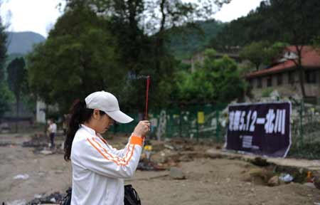 A mother mourns for her child who was killed in last year's May 12 earthquake in Beichuan, a hardest-hit area in the disaster, in southwest China's Sichuan Province, on May 10, 2009. Parents who lost their children came back to Beichuan as the first anniversary of the disaster approaches. [Jiang Hongjing/Xinhua]