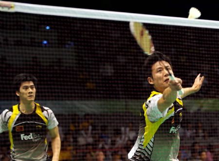 China's Cai Yun (R)/Fu Haifeng compete during the men's doubles competition against England's Robert Blair/Christopher Adcock at the 11th Sudirman Cup World Team Badminton Championship in Guangzhou, south China's Guangdong Province, May 10, 2009. Cai and Fu won 2-0.(Xinhua/Li Gang) 