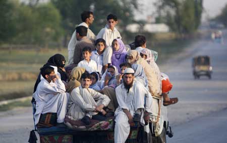 Civilians pack a vehicle from Malakand district towards Mardan as they flee a military offensive in Pakistan's North West Frontier Province, about 150 km (85 miles) north west of Islamabad May 10, 2009.[Xinhua/Reuters]