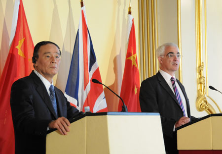 Chinese Vice Premier Wang Qishan (L) and British Chancellor of the Exchequer Alistair Darling hold a press conference after the Second China-UK Economic and Financial Dialogue in London, Britain, May 11, 2009. 