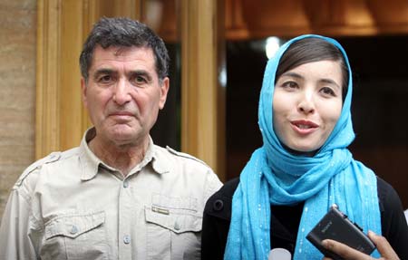 United States reporter Roxana Saberi and her father Reza Saberi meet the press outside their home in Tehran, Iran, May 12, 2009. Saberi was released from prison on May 11 after an Iranian court reduced her initial eight-year prison term, delivered on charges of spying for the United States, to a two-year suspended sentence. [Ahmad Halabisaz/Xinhua]