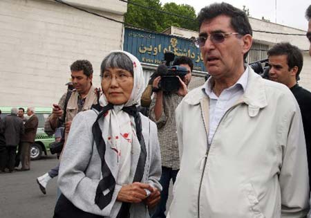 Reza and Akio Saberi, parents of imprisoned Iranian-American journalist Roxana Saberi talk to the media outside her home after she was released from Tehran's Evin Prison May 11, 2009. 