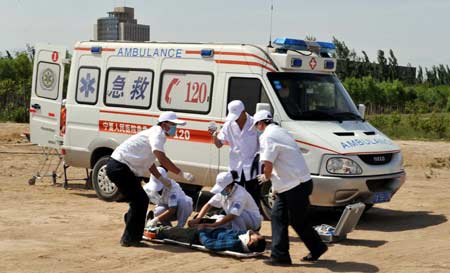 Medical staff members attend a quake rescue drill in Yinchuan, capital of Ningxia Hui Autonomous Region, northwest China, May 12, 2009, China's first National Disaster Prevention and Reductin Day on the occasion of the first anniversary of the May 12, 2008 Wenchuan earthquake.[Xinhua]