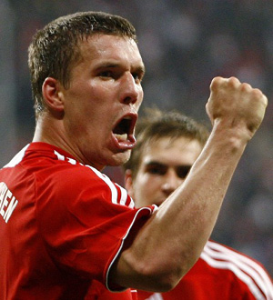 A player of Bayern Munich celebrates after the team scores a goal on Tuesday. Bayern Munich scored thrice in the second half en route to a 3-0 victory over Bayer Leverkusen at German Bundesliga. (Xinhua/Reuters Photo) 