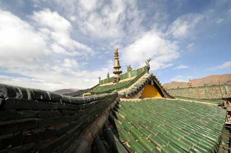 The picture taken on May 13, 2009 shows a part of a roof of the Xalu Monastery in Xigaze, southwest China's Tibet Autonomous Region. The reparation of the monastery was started on Wednesday. It is planned that more than 16 million RMB yuan will be put on the reparation of the old monastery, which was built in 1027. (Xinhua/Chogo)