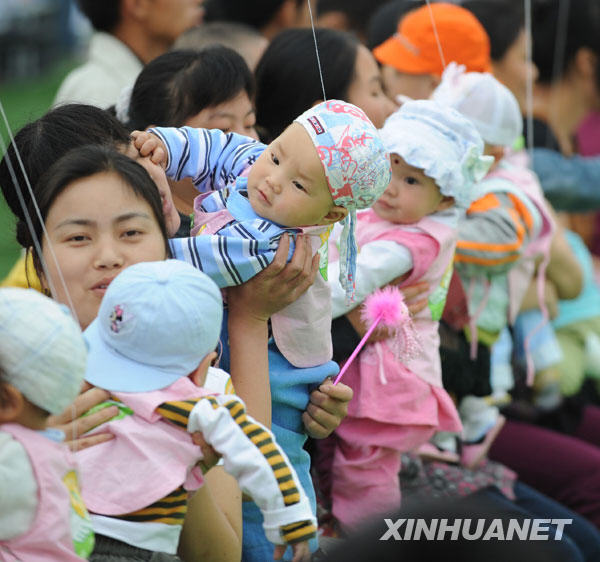 Babies grab lots at a school in Shifang city, southwest China's Sichuan Province, May 13, 2009. 