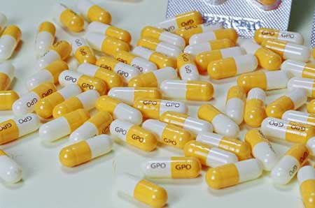 The undated photo released by the Government Pharmaceutical Organization under Thailand's Public Health Ministry shows the antiviral Oseltamivir produced by GPO in Bangkok, capital of Thailand, May 13, 2009. Thailand's Public Health Ministry has increasingly stockpiled the antiviral Oseltamivir after the country since Tuesday has had its first two confirmed A/H1N1 flu patients, returning from Mexico.[Xinhua/GPO]