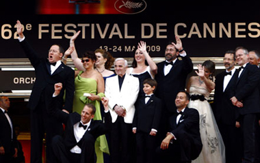 Creators and their family memebers of the 3D animated movie 'Up' pose during the screening of their movie on the opening night of the 62nd International Film Festival in Cannes, France, May 13, 2009.[Xinhua]