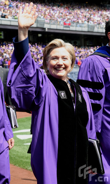 Secretary of State Hillary Rodham Clinton waves to the cheering crowd during New York University's graduation ceremony where she received a honorary Doctor of Law degree during the ceremony held at Yankee Stadium on May 13, 2009 in New York.[CFP]