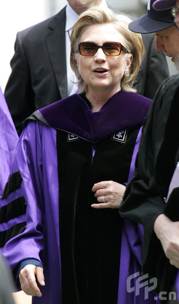 Secretary of State Hillary Rodham Clinton waves to the cheering crowd during New York University's graduation ceremony where she received a honorary Doctor of Law degree during the ceremony held at Yankee Stadium on May 13, 2009 in New York.[CFP]