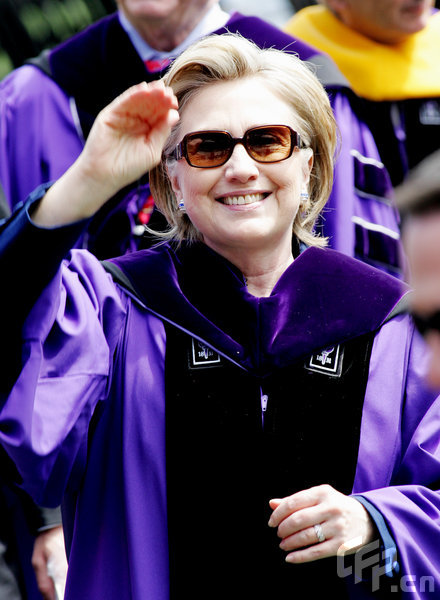 Secretary of State Hillary Rodham Clinton waves to the crowds during New York University's graduation ceremony where she received a honorary Doctor of Law degree at Yankee Stadium on May 13, 2009 in New York.[CFP]