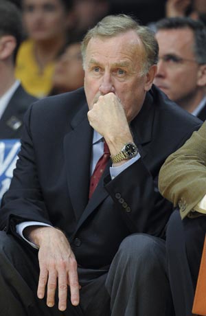 Rick Adelman, coach of the Houston Rockets, sits on the bench in Game 5 of the NBA Western Conference semi-final basketball playoff game against the Los Angeles Lakers in Los Angeles, May 12, 2009. Rockets lost 78-118. (Xinhua/Qi Heng) 