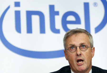 Intel Corp lawyer Bruce Sewell holds a news conference in Brussels May 13, 2009. The European Commission Wednesday fined Intel 1.06 billion euros (US$1.45 billion) for violating European antitrust rules and also ordered Intel to cease the illegal practices immediately.[Xinhua]