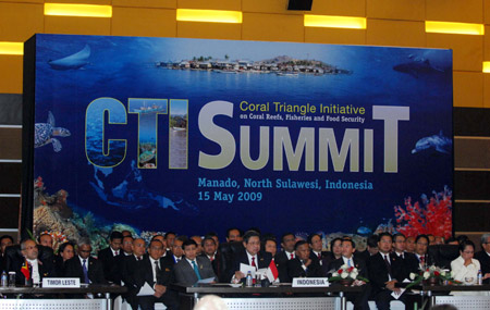 Delegates attend the Coral Triangle Initiative (CTI) Summit in Manaco, North Sulawesi, Indonesia, May 15, 2009. The CTI Summit opened here on Friday, aimed to create a brighter future for all people of the Coral Triangle. [Yue Yuewei/Xinhua]