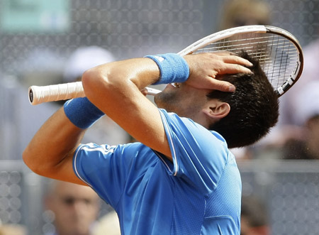 Novak Djokovic of Serbia reacts during his semi-final match against Spain's Rafael Nadal at the Madrid Open tennis tournament May 16, 2009.[Xinhua/Reuters]