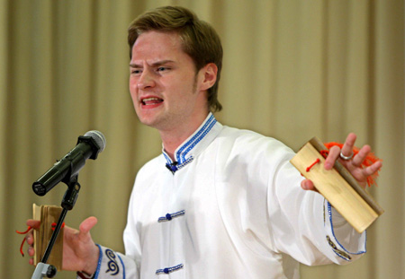 Contestant Grisha perfroms kuaiban ballad during the Moscow round of the 'Chinese Bridge' competition, a Chinese-language proficiency contest for foreign college students in Moscow, capital of Russia, May 17, 2009.