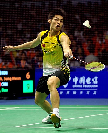 China's Lin Dan competes with Park Sung Hwan of South Korea during the men's singles match of the final at the 2009 Sudirman Cup World Team Badminton Championships in Guangzhou, capital of south China's Guangdong Province, on May 17, 2009. Lin won the match 2-0. (Xinhua/Li Gang) 
