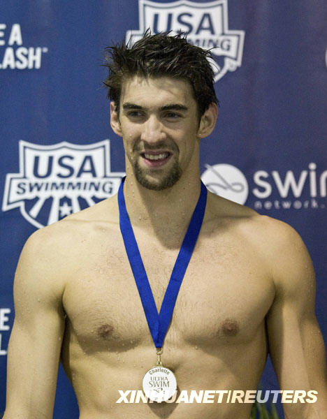 Michael Phelps smiles after winning the final of the men's 100 butterfly event during the Charlotte UltraSwim Grand Prix in Charlotte, North Carolina May 15, 2009.(Xinhua/Reuters Photo) 