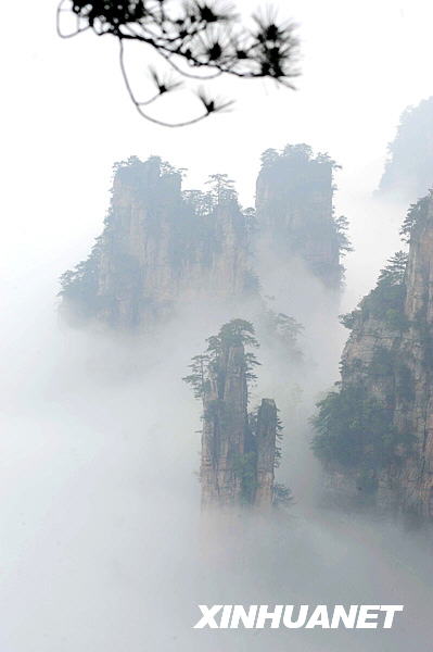 Photo taken on May 15 shows the mountains of Zhangjiajie National Forest Park, the famous tourist destination in central China&apos;s Hunan province, hidden in the misty clouds formed after a rainfall, presenting a spectacular scene as in a traditional Chinese brush painting. [Photo:Xinhuanet]