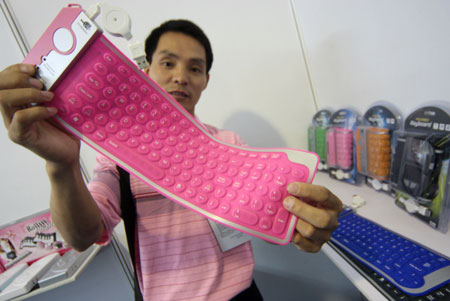 An exhibitor shows a foldable keyboard in the three-day 11th Beijing International Toys and Preschool Tools Exhibition, opened in Beijing, capital of China, May 18, 2009. [Wu Changqing/Xinhua]