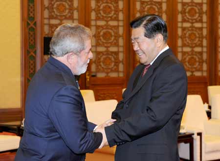 Jia Qinglin (R), chairman of the National Committee of the Chinese People's Political Consultative Conference, meets with Brazilian President Luiz Inacio Lula da Silva in Beijing, capital of China, May 19, 2009. [Ma Zhancheng/Xinhua]