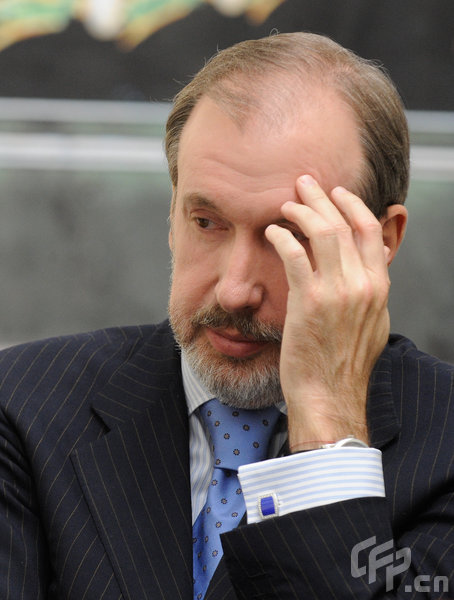 Svyaz Vremen Foundation chairman, Vladimir Voronchenko, attends the opening of an exhibition entitled the Faberge Era, at the Pushkin State Museum of Fine Arts in Moscow, Russia, May 19, 2009.[CFP]