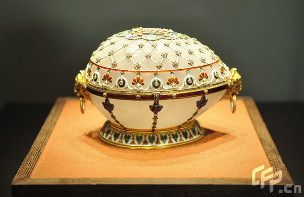 The egg-shaped jewel box 'Renaissance' from Faberge on display at the Pushkin State Museum of Fine Arts during an exhibition entitled the Faberge Era in Moscow, Russia, May 19, 2009.[CFP]