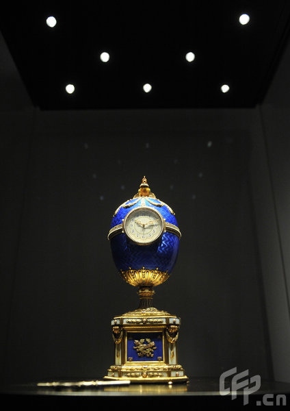 The Chanticleer clock egg from Faberge on display at the Pushkin State Museum of Fine Arts during an exhibition entitled the Faberge Era in Moscow, Russia, May 19, 2009.[CFP]