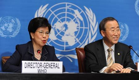 World Health Organization (WHO) Director-General Margaret Chan speaks while United Nations Secretary-General Ban Ki-moon looks on at a press conference in Geneva May 19, 2009. [Xinhua Photo]