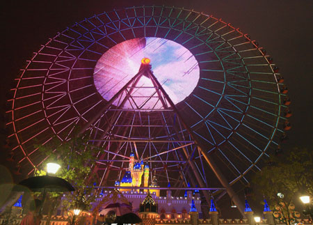 Photo taken on May 20, 2009 shows the super ferries wheel in nocturnal lightening inside the Amusement Park of Ferries Wheel by the side of the Golden Rooster Lake, upon its opening to public entertaining, in Suzhou, east China's Jiangsu Province. The Amusement Park of Ferries Wheel covers an area of some 40,000 square meters and comprises corsair, water roller coasters, and other fun facilities galore. The symbolic ferries wheel stands at 120 meter high, consists of 60 cabins capable of accommodating up to 360 visitors a time. (Xinhua/Yang Haishi)