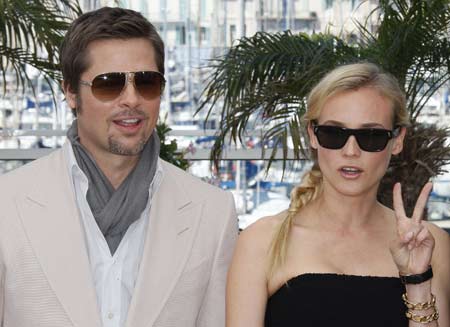  Cast members Brad Pitt (L) and Diane Kruger (R) pose during a photo call for the film 'Inglourious Basterds' by Director Quentin Tarentino at the 62nd Cannes Film Festival May 20, 2009. Twenty films compete for the prestigious Palme d'Or which will be awarded on May 24. [Xinhua/Reuters]