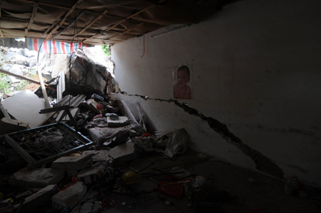 The picture taken on May 20, 2009 shows a local residece which was destroyed by rolling stones after a heavy rain hit Liuzhou city, southwest China's Guangxi Zhuang Autonomous Region. [Huang Xiaobang/Xinhua]