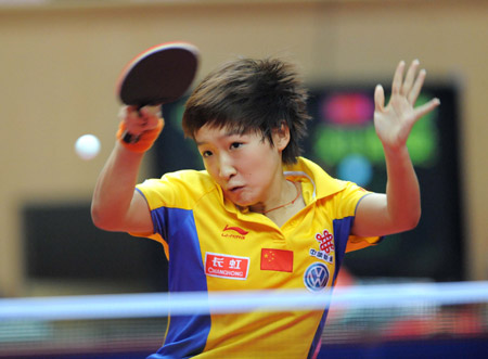 Liu Shiwen of China returns the ball during the women's semifinal match against China's Ding Ning at the 22th Asian Cup table tennis tournament in Hangzhou, capital of east China's Zhejiang Province, May 20, 2009. Liu won the match 4-1.(Xinhua/Xu Yu)