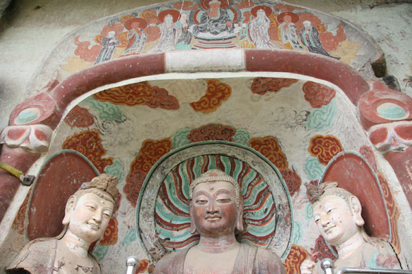  This photo, taken on May 19th, 2009, shows the sculptures and mural paintings found in the Maijishan grottoes. There are 194 existing caves, in which are preserved more than 7,200 sculptures made from terra cotta and over 1,200 square meters of murals. [Photo: CRIENGLISH.com/ Zhao Lixia] 