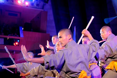  Monks from the Shaolin Temple, a famous Chinese temple in central China's Henan province, perform martial arts at the headquarters of the United Nations Educational, Scientific and Cultural Organization (UNESCO) in Paris, France, May 20, 2009. The martial arts performance is the grand final of the culture festival held by the United Nations. [Xinhua]