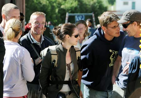 Members of a foreign tourist group on whom a quarantine was lifted visit Tashilhunpo Monastery in Xigaze, southwest China's Tibet Autonomous Region, May 21, 2009. 