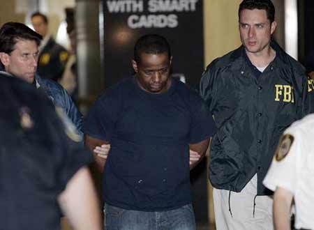 James Cromite (C), one of four suspects, is walked out of the FBI offices after being taken into custody in New York May 21, 2009. The Federal Bureau of Investigation of the United States on Wednesday night arrested four men for an alleged plot to bomb a New York synagogue and Jewish community center. [Xinhua/Reuters]