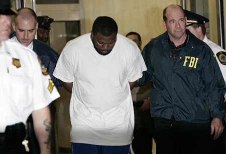 Onta Williams, one of four suspects, is walked out of the FBI offices after being taken into custody in New York May 21, 2009. The Federal Bureau of Investigation of the United States on Wednesday night arrested four men for an alleged plot to bomb a New York synagogue and Jewish community center. [Xinhua/Reuters]