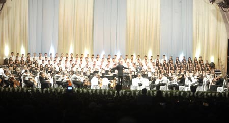 The Pittsburgh Symphony Orchestra (PSO) and the Vienna State Opera Chorus perform a concert to celebrate the opening of the main stadium of the World Games 2009 in Kaohsiung on May 20,2009. [CFP]