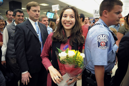 American-born journalist Roxana Saberi (C), who was jailed for four months by Iran on charges of espionage and later released, makes a statement to the press after arriving at Washington Dulles International Airport, Chantilly, Virginia, May 22, 2009.