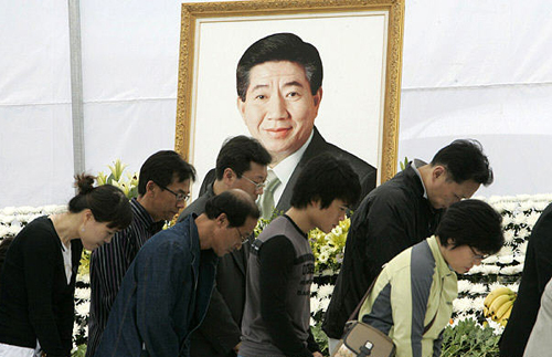 South Korean people mourned the death of their former President Roh Moo-hyun on Sunday. 