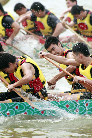 Chinese dragon boat athletes compete at an invitation race to welcome the Dragon Boat Festival, which is due on May 28, on a lake in Shanghai, east China, May 24, 2009. 