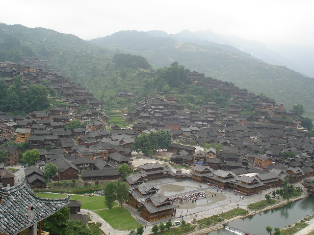 A Miao village containing thousands of houses. [Ren Zhongxi/China.org.cn]