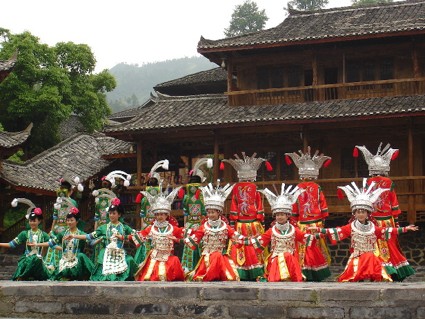 Dancing girls. [Ren Zhongxi/China.org.cn] 