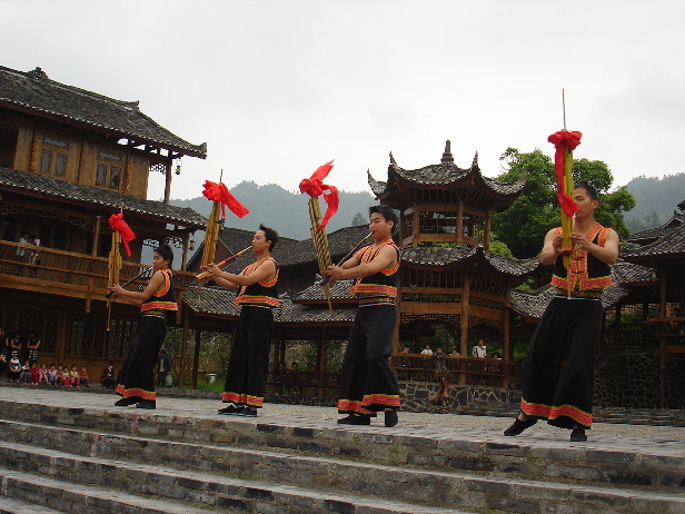  Young Miao men playing Shengxiao. [Ren Zhongxi/China.org.cn]