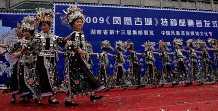 Chinese girls of Miao ethinc minority join in a group dance as they showcase their traditional silver ornament at a gathering in Fenghuang county, central south China's Hunan province, May 23, 2009. The gathering is aimed to promote the culture of China's Miao ethnic minority, especially their tradition of wearing different designs of silver ornament. (Xinhua/Long Tao)