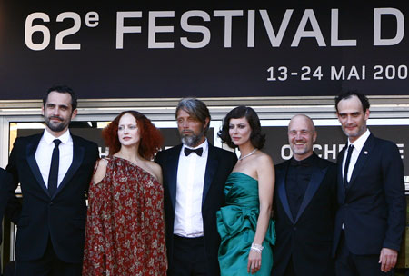 Russian actress Elena Morozova (2nd L), Dannish actor Mads Mikkelsen (3rd L), French actress Anna Mouglalis (3rd R) and French director Jan Kounen (2nd R) arrive for the screening of "Coco Chanel & Igor Stravinsky" by Jan Kounen at the Closing Ceremony of the 62nd Cannes Film Festival on May 24, 2009 in Cannes, southern France.